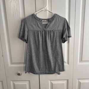 Parallel Skies gray white v neck‎ blouse size small